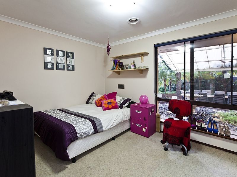 14 Hawkvalley Crescent, Maida Vale WA 6057
