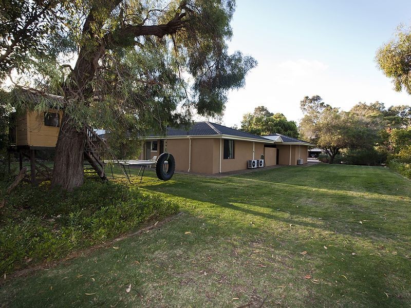 14 Hawkvalley Crescent, Maida Vale WA 6057