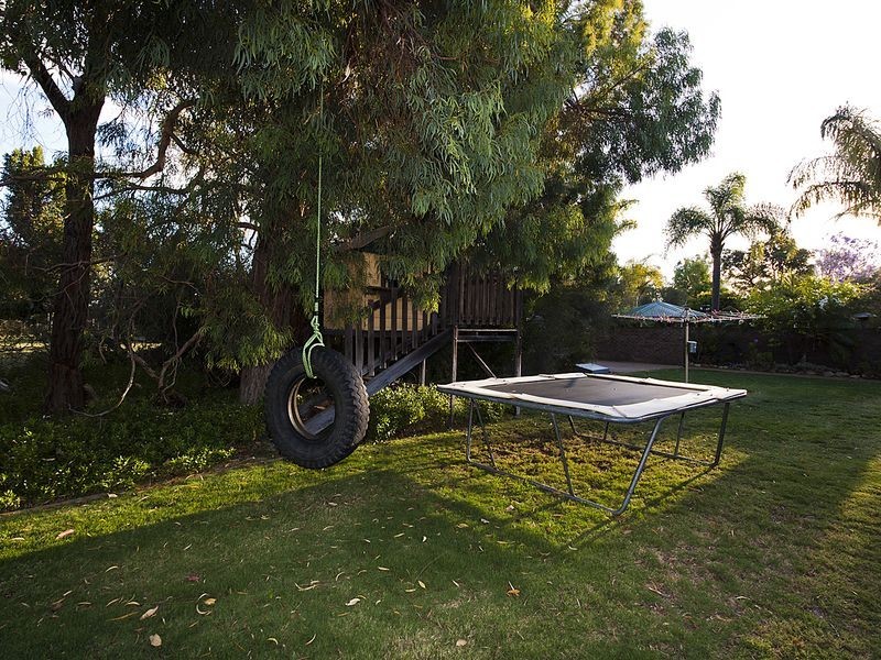 14 Hawkvalley Crescent, Maida Vale WA 6057