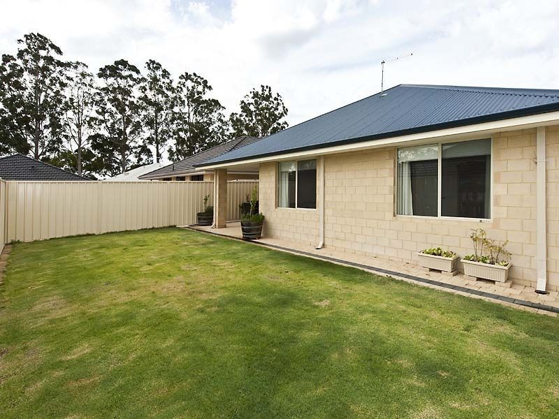 6 Kalil Fawy, Forrestfield WA 6058