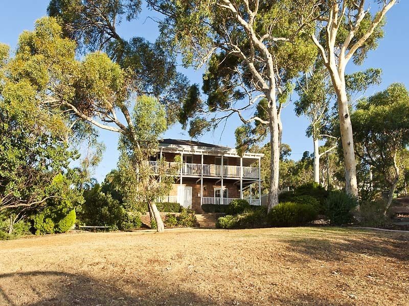 2 Girrawheen Drive, Gooseberry Hill WA 6076