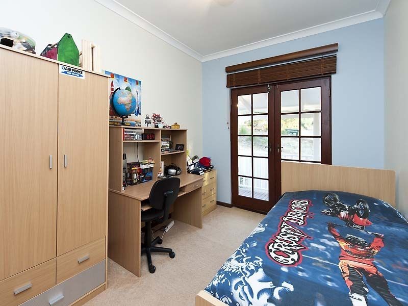 2 Girrawheen Drive, Gooseberry Hill WA 6076