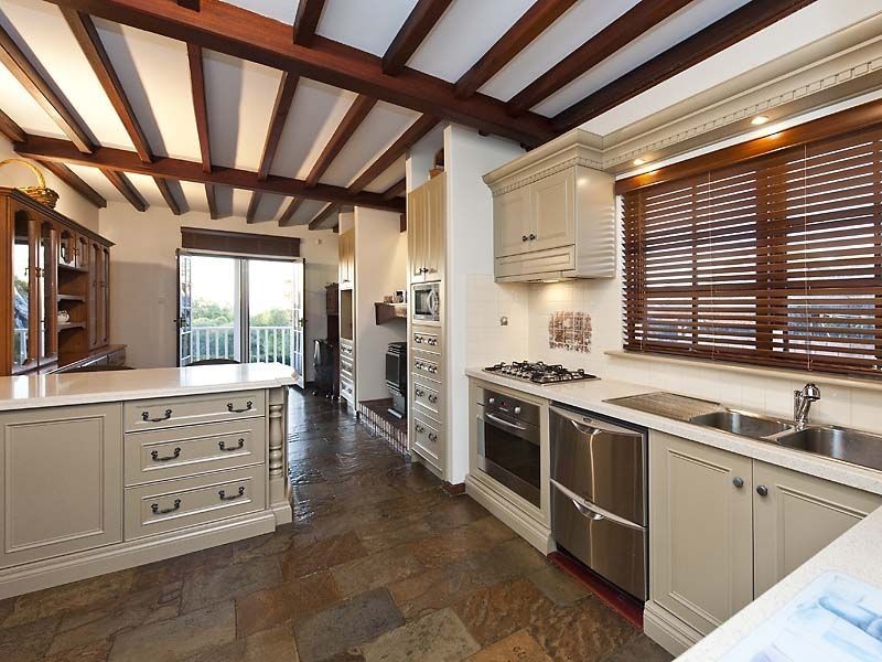 2 Girrawheen Drive, Gooseberry Hill WA 6076