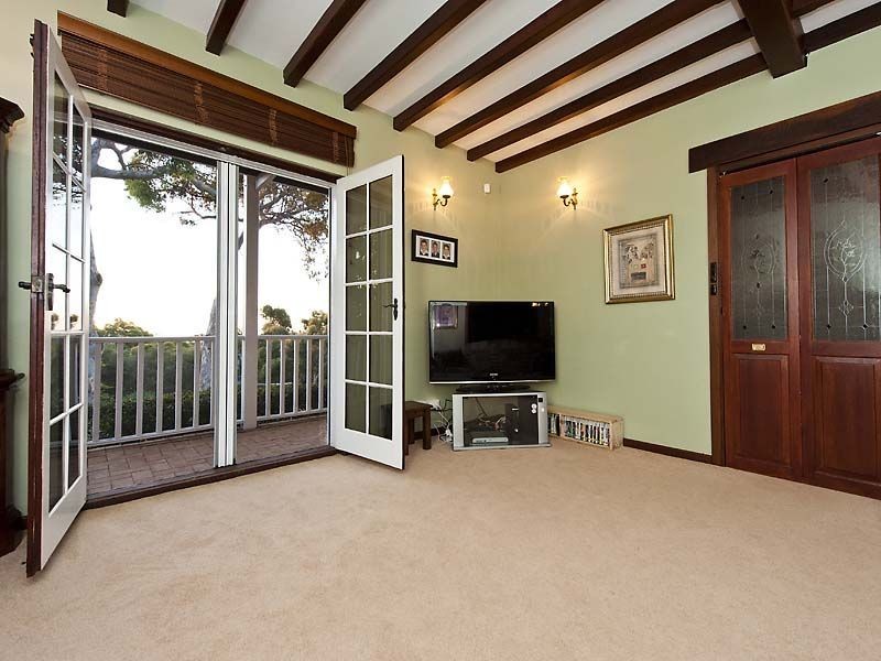 2 Girrawheen Drive, Gooseberry Hill WA 6076