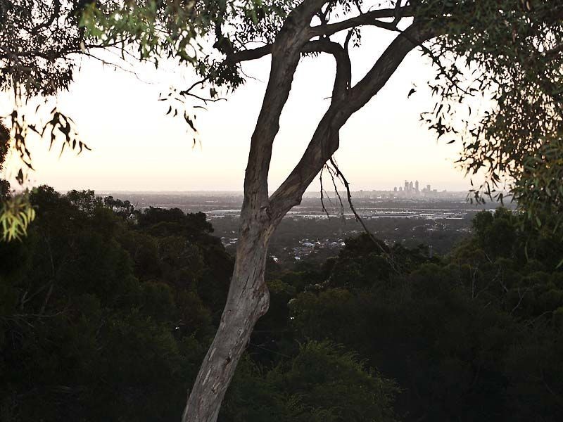 2 Girrawheen Drive, Gooseberry Hill WA 6076