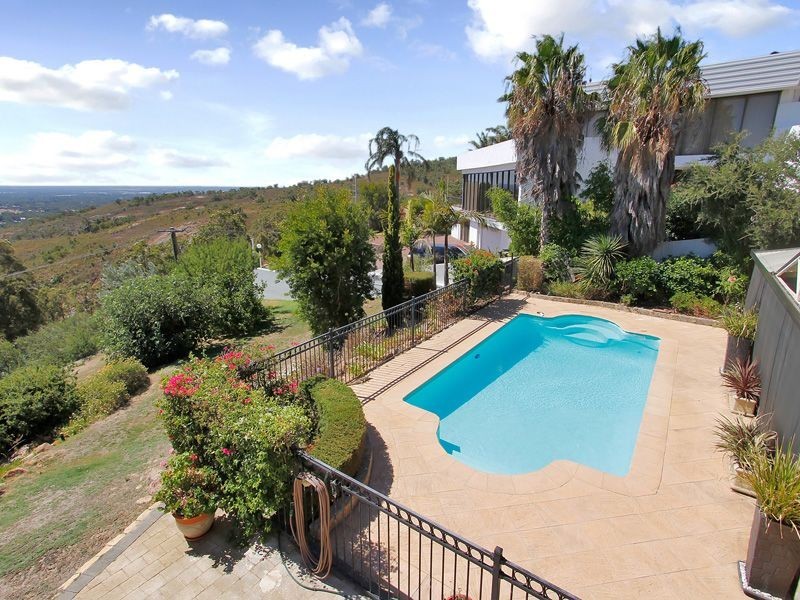 207 Falls Road, Lesmurdie WA 6076