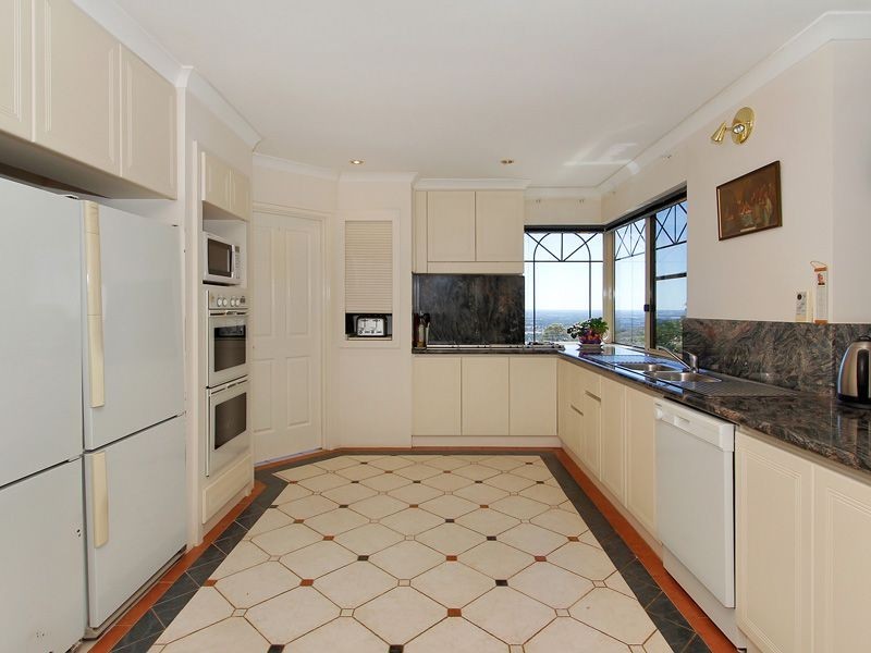 207 Falls Road, Lesmurdie WA 6076