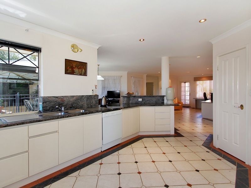 207 Falls Road, Lesmurdie WA 6076