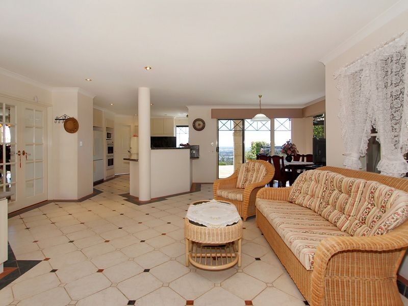 207 Falls Road, Lesmurdie WA 6076