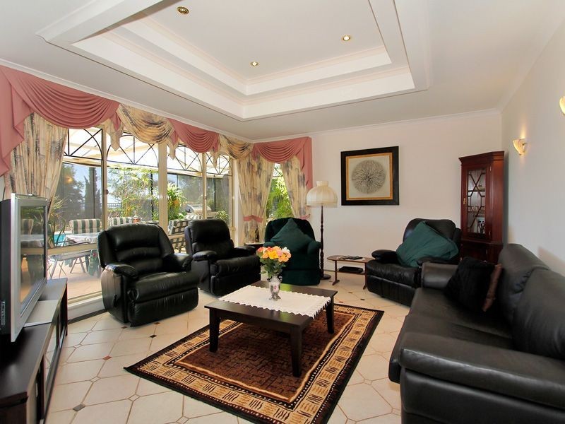 207 Falls Road, Lesmurdie WA 6076