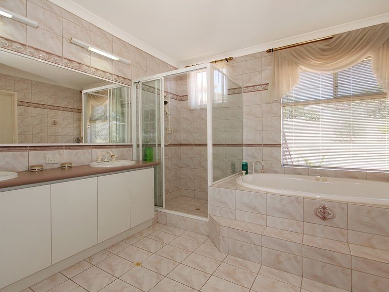 207 Falls Road, Lesmurdie WA 6076