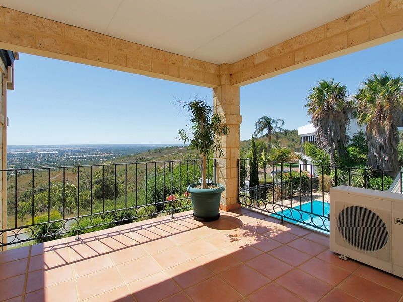 207 Falls Road, Lesmurdie WA 6076