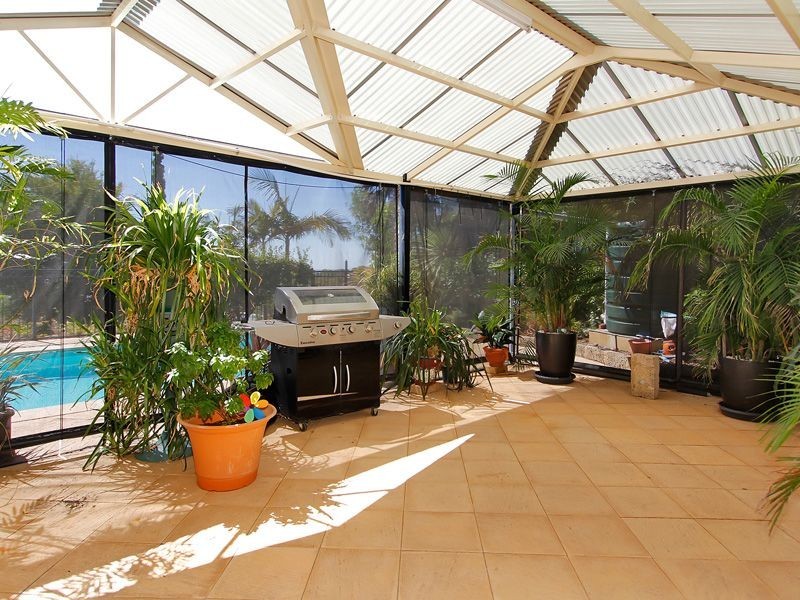 207 Falls Road, Lesmurdie WA 6076