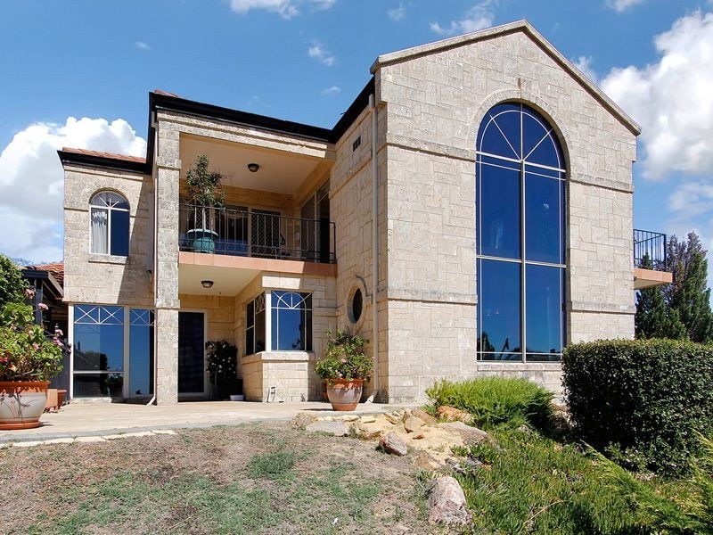 207 Falls Road, Lesmurdie WA 6076