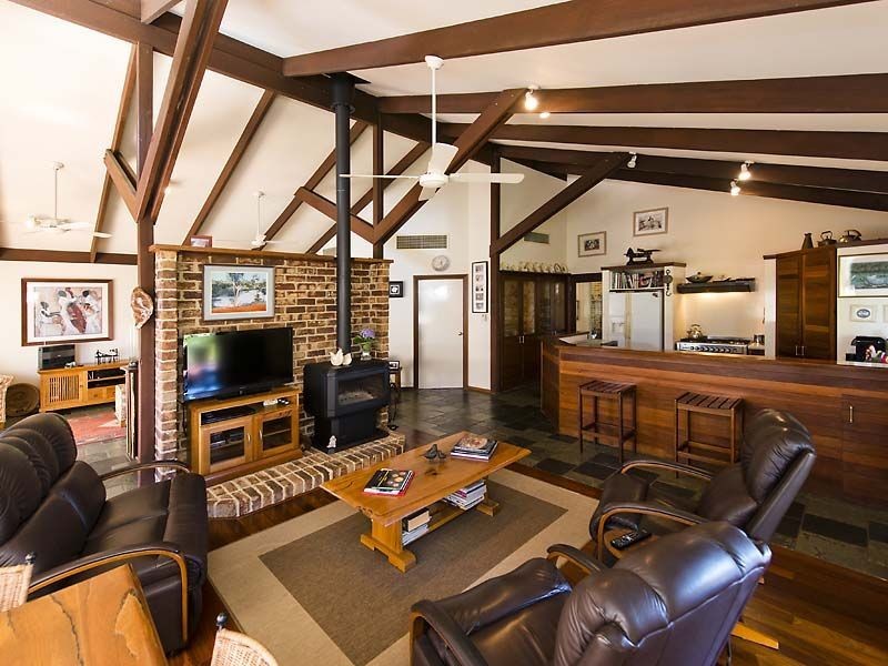 29 Loaring Road, Bickley WA 6076