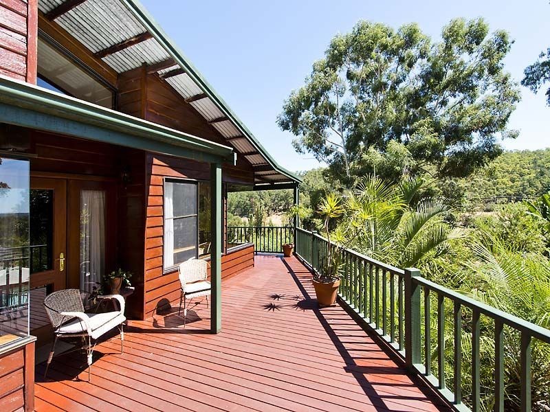 29 Loaring Road, Bickley WA 6076