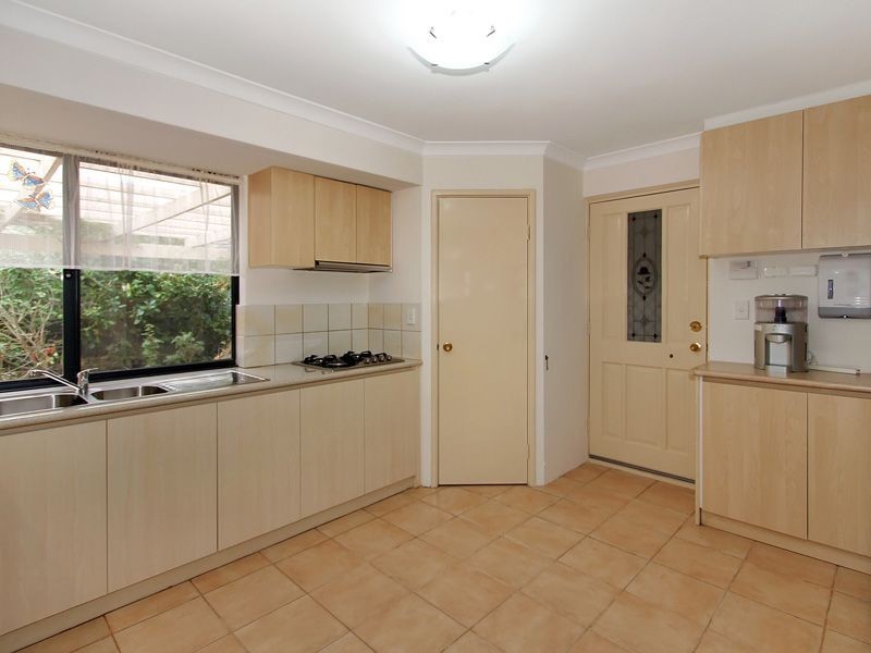 20 Freeduff Drive, Wattle Grove WA 6107