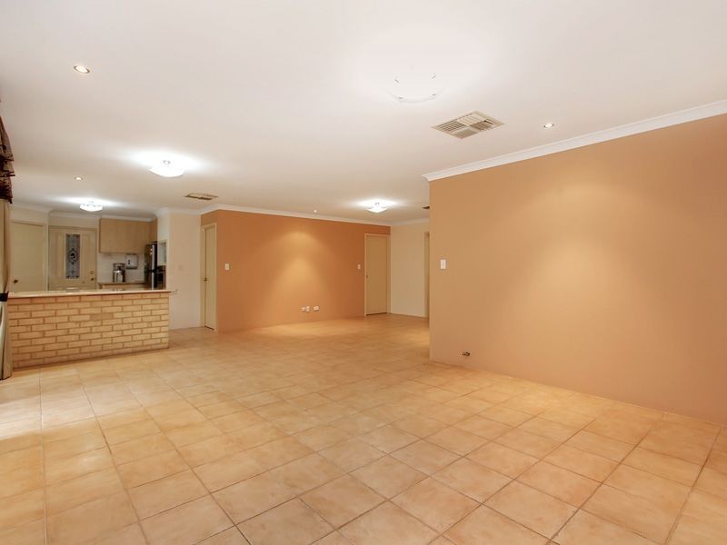 20 Freeduff Drive, Wattle Grove WA 6107