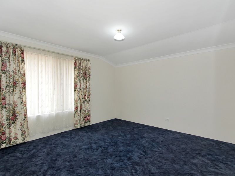 20 Freeduff Drive, Wattle Grove WA 6107