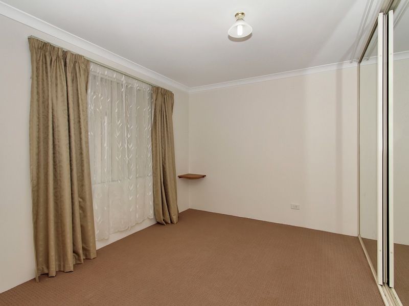 20 Freeduff Drive, Wattle Grove WA 6107