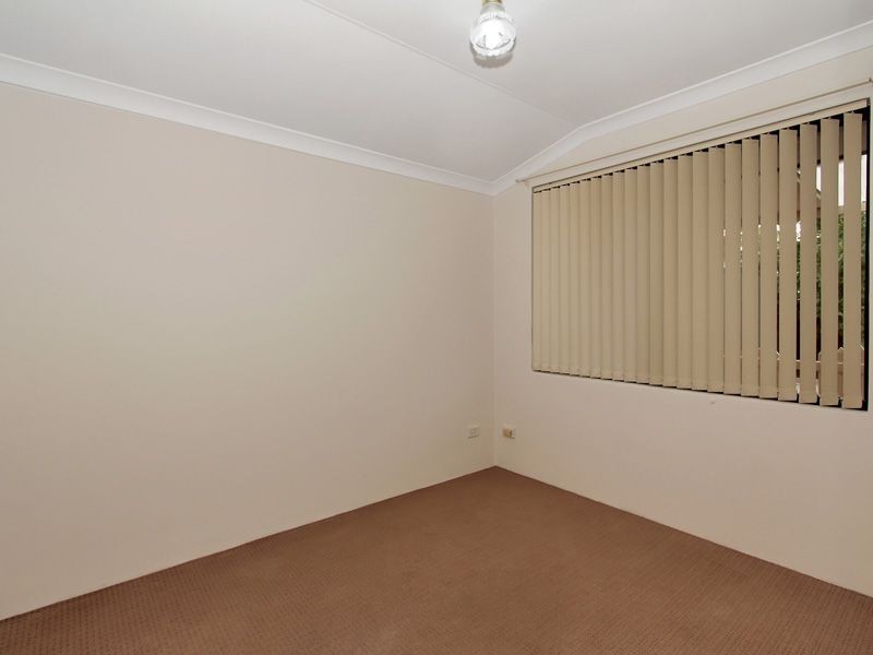 20 Freeduff Drive, Wattle Grove WA 6107