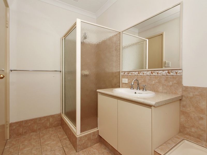 20 Freeduff Drive, Wattle Grove WA 6107