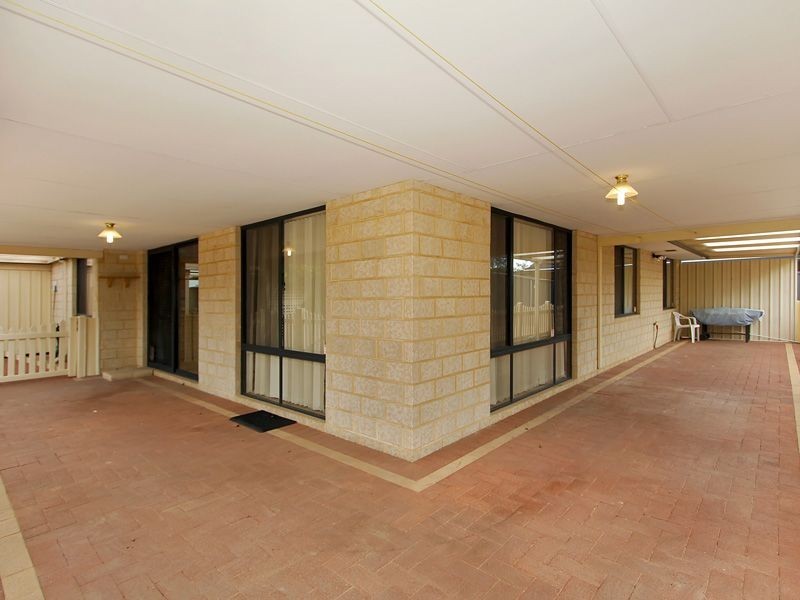 20 Freeduff Drive, Wattle Grove WA 6107