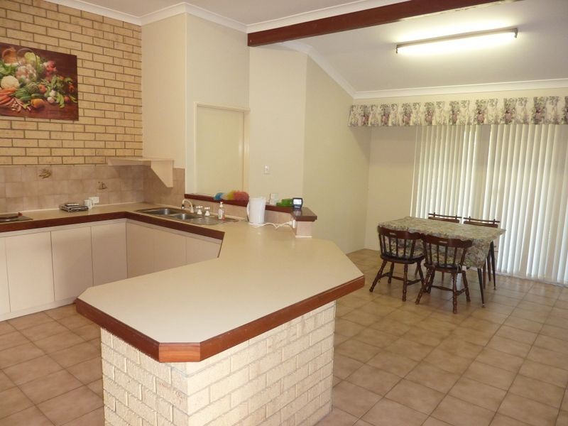 14 Brentwood Road, Wattle Grove WA 6107