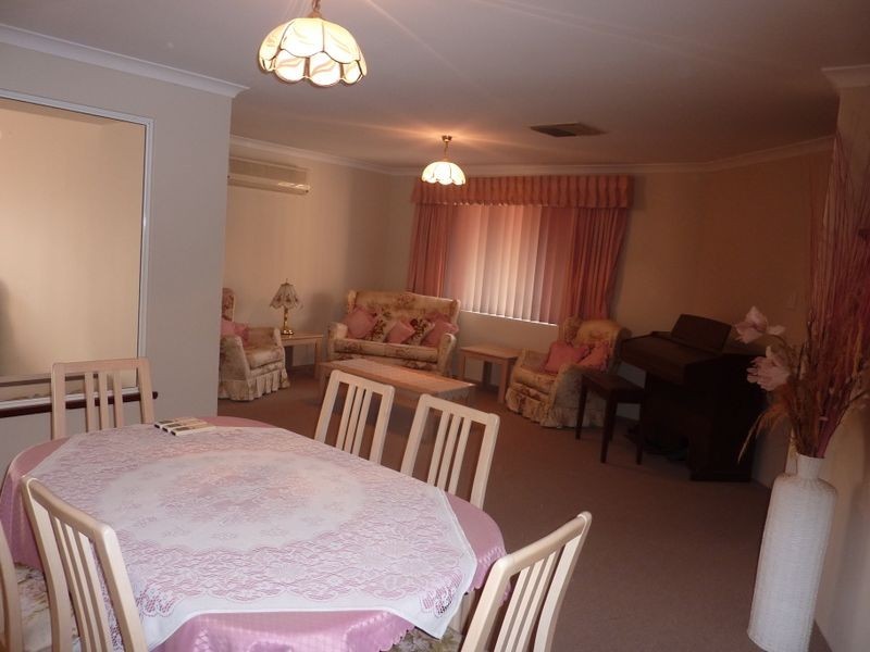 14 Brentwood Road, Wattle Grove WA 6107