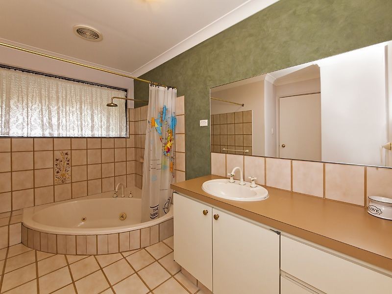 36 Scenic Drive, Maida Vale WA 6057