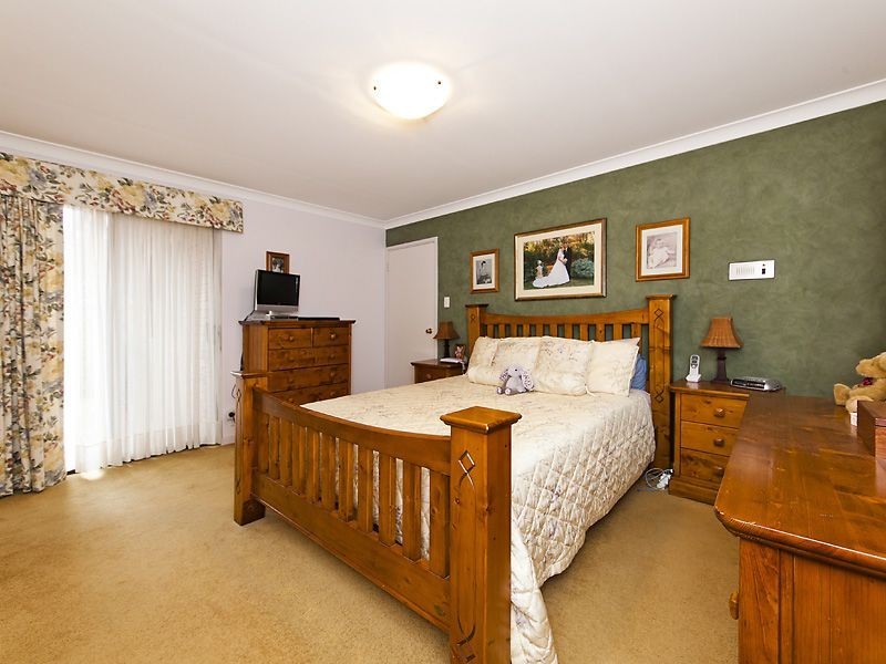 36 Scenic Drive, Maida Vale WA 6057