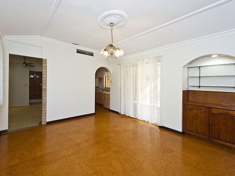 9 Cockatoo Court, High Wycombe WA 6057