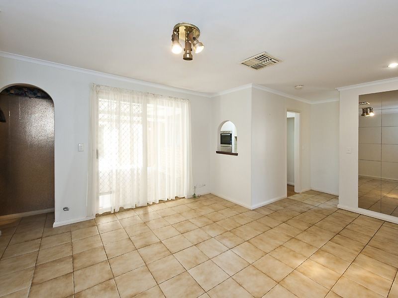 9 Cockatoo Court, High Wycombe WA 6057