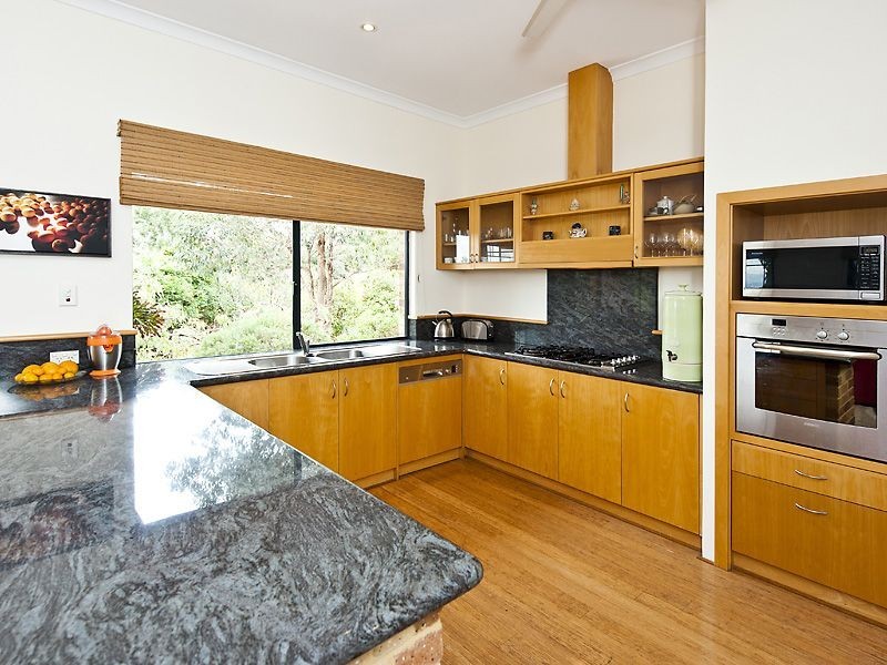 11 Arthur Road, Gooseberry Hill WA 6076