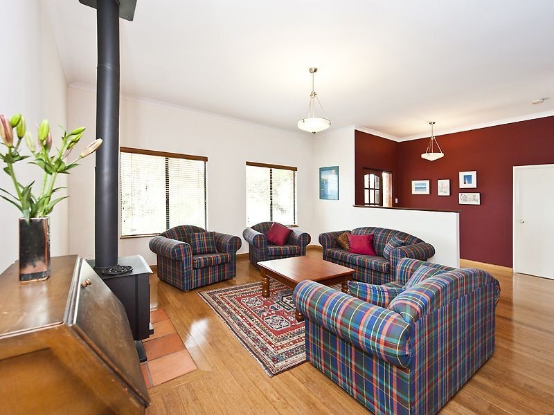 11 Arthur Road, Gooseberry Hill WA 6076