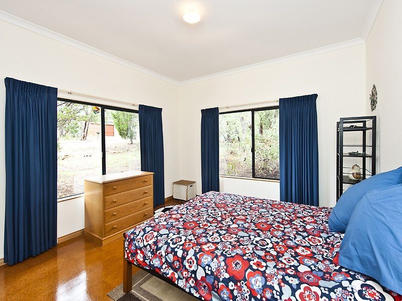 11 Arthur Road, Gooseberry Hill WA 6076