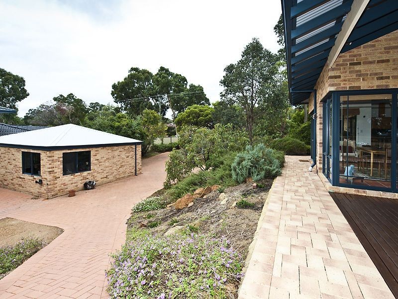 11 Arthur Road, Gooseberry Hill WA 6076