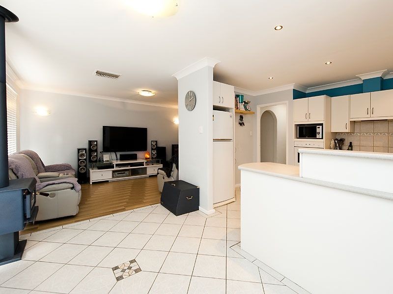 39 Hibiscus Drive, Forrestfield WA 6058