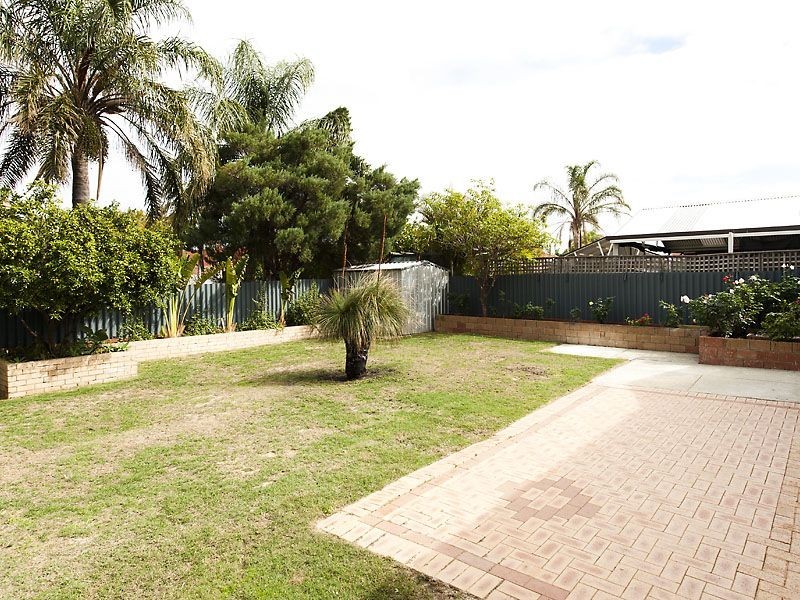 39 Hibiscus Drive, Forrestfield WA 6058