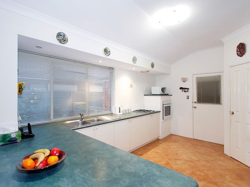 19 Merlin Way, Wattle Grove WA 6107