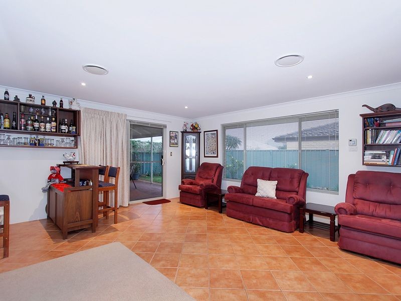 19 Merlin Way, Wattle Grove WA 6107