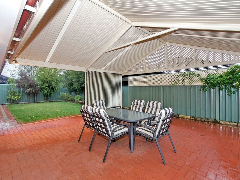 19 Merlin Way, Wattle Grove WA 6107