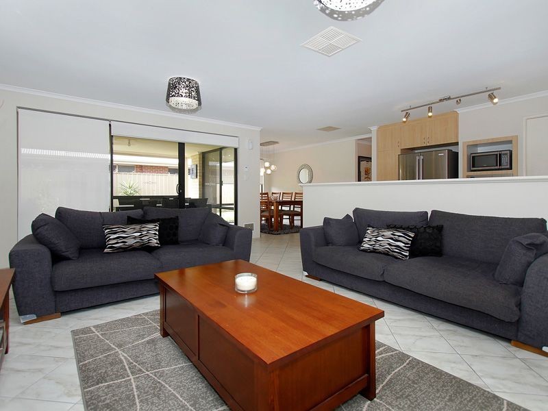 13 Delta Street, Wattle Grove WA 6107