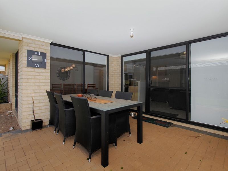 13 Delta Street, Wattle Grove WA 6107