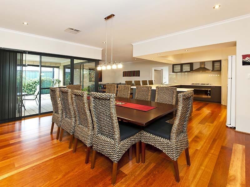 21 Camellia Loop, Forrestfield WA 6058