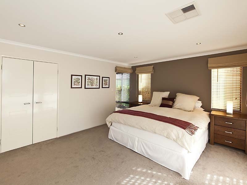 21 Camellia Loop, Forrestfield WA 6058