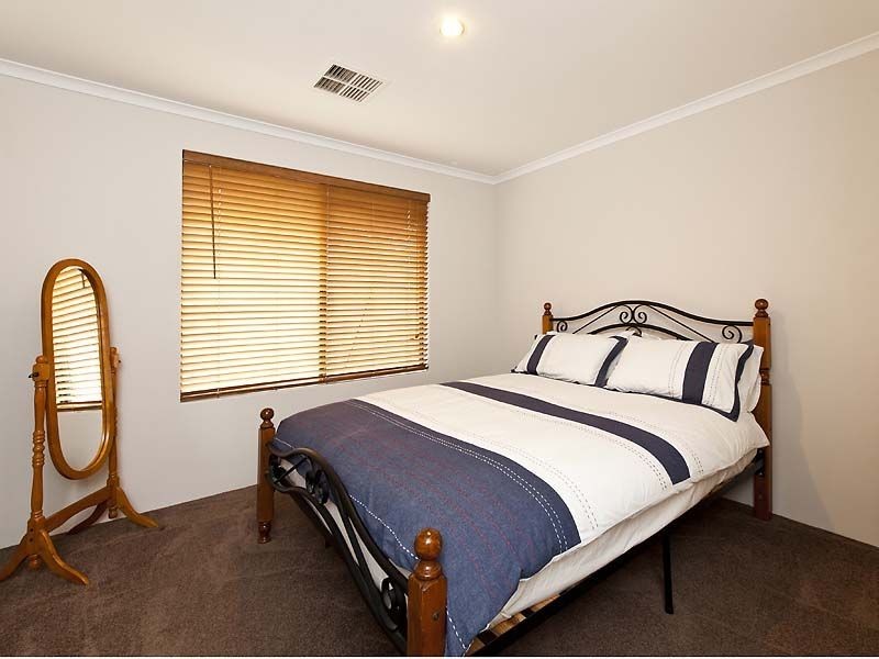 21 Camellia Loop, Forrestfield WA 6058