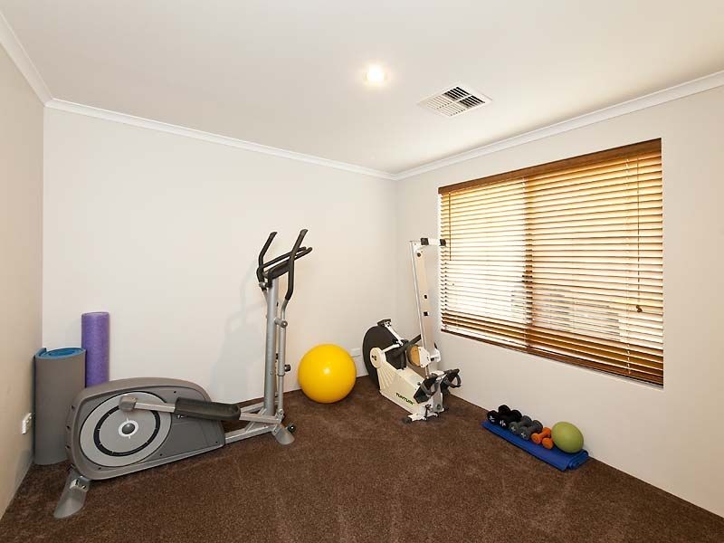 21 Camellia Loop, Forrestfield WA 6058