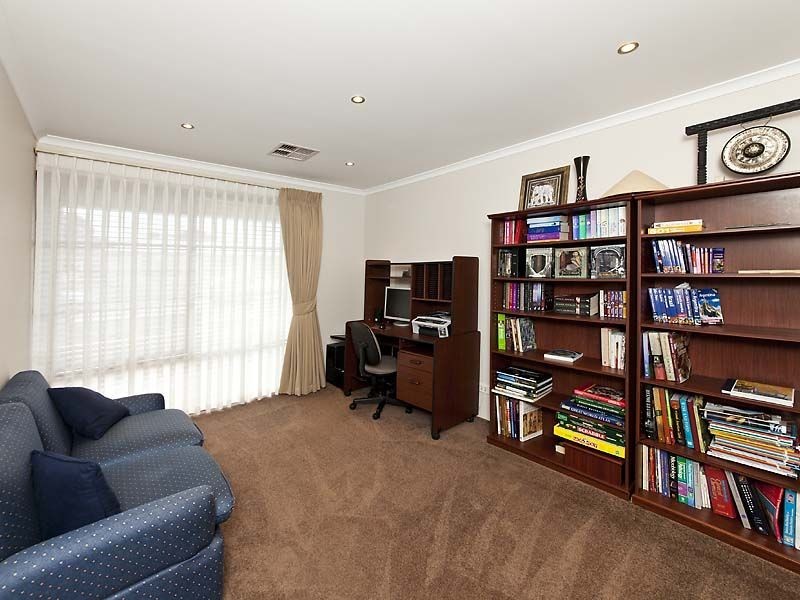 21 Camellia Loop, Forrestfield WA 6058