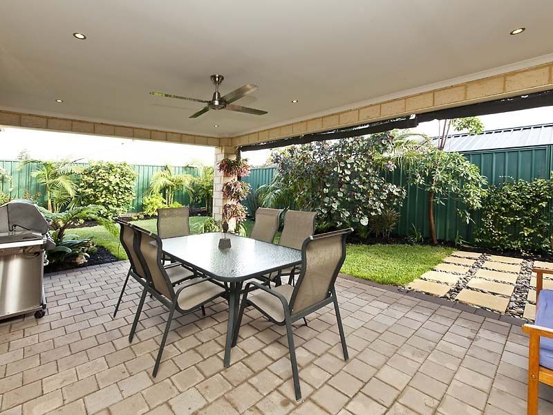 21 Camellia Loop, Forrestfield WA 6058